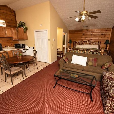 Cabin Close To Parkway Rd With River View Pigeon Forge Exterior foto