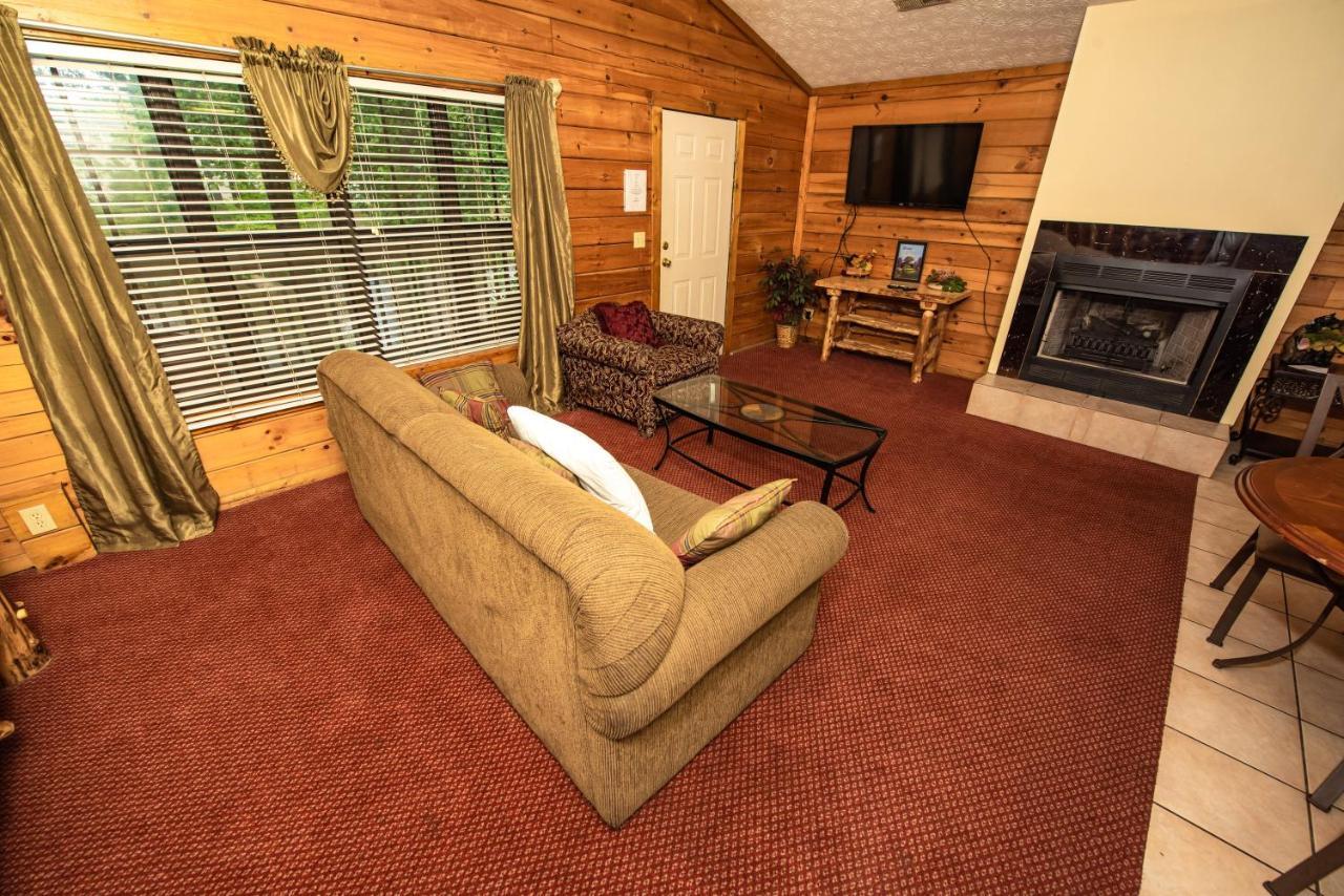 Cabin Close To Parkway Rd With River View Pigeon Forge Exterior foto